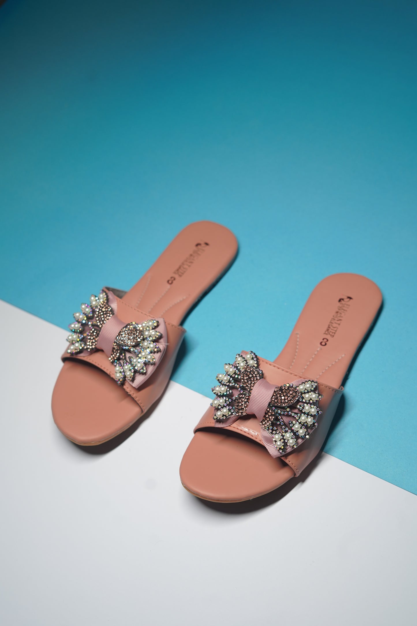 Elegant Step – Strappy Flat Sandals for Everyday Comfort